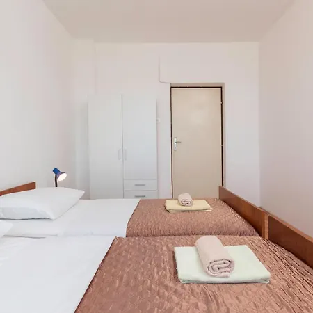 Apartment Cozy In With Kitchen Pula