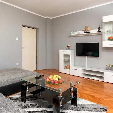 Cozy In With Kitchen דירה *